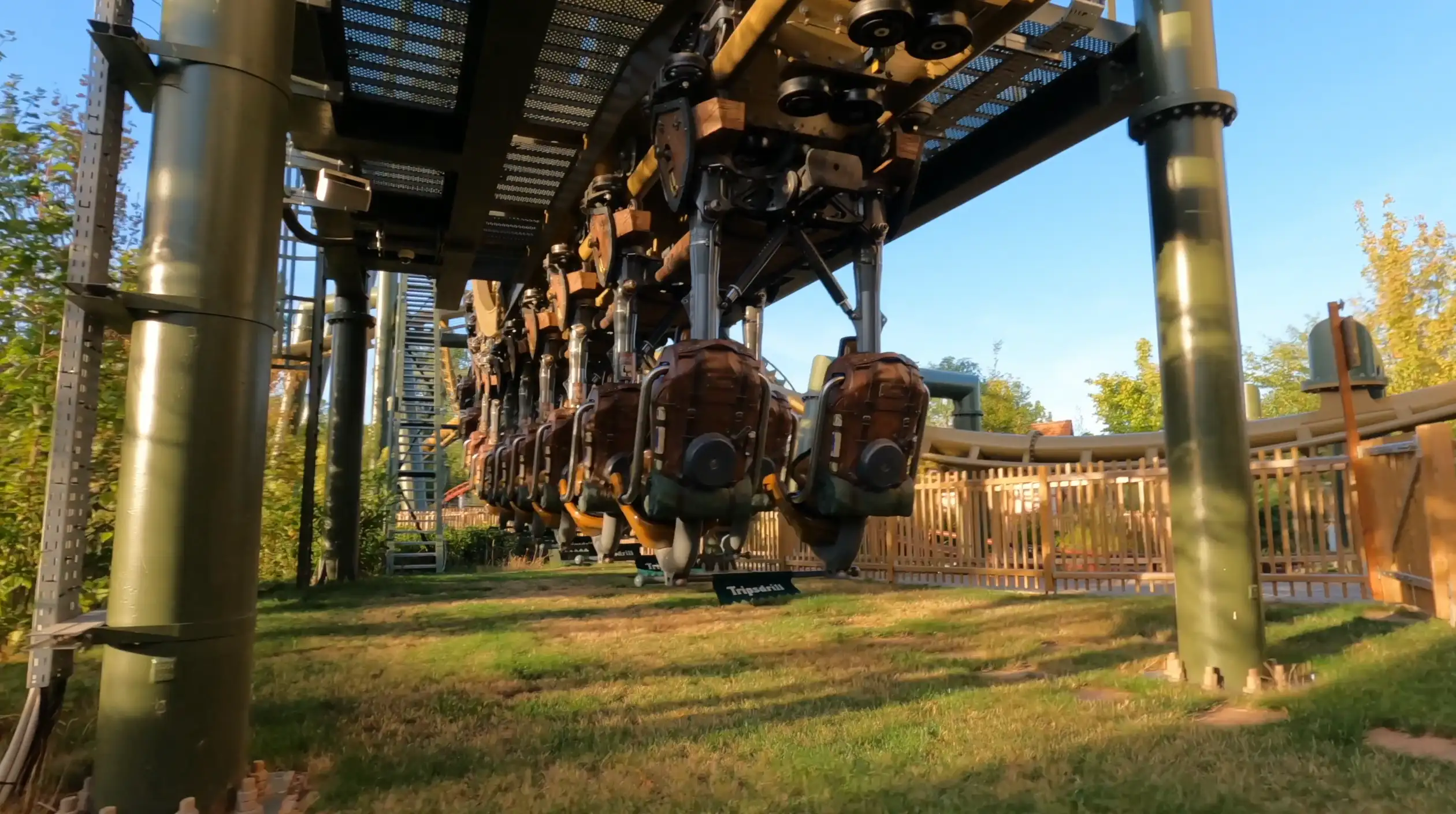 FPV Drohnenaufnahme der Achterbahn Hals-über-Kopf im Erlebnispark Tripsdrill Cleebronn – Skypassion